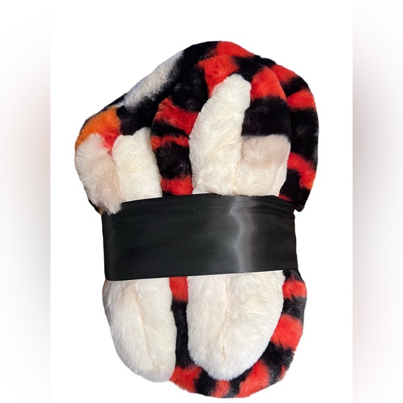 Christian Lacroix NWT Super Plush Faux Fur Twin Size Tiger Pattern Blanket - Picture 5 of 8